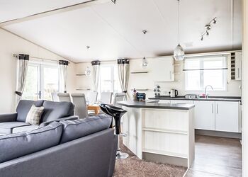 Indulgent 6 Lodge Hot Tub - Tattershall Lakes Country Park, Tattershall