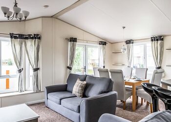 Indulgent 8 Lodge Hot Tub 2 x Dbl 1 x Twin - Tattershall Lakes Country Park, Tattershall