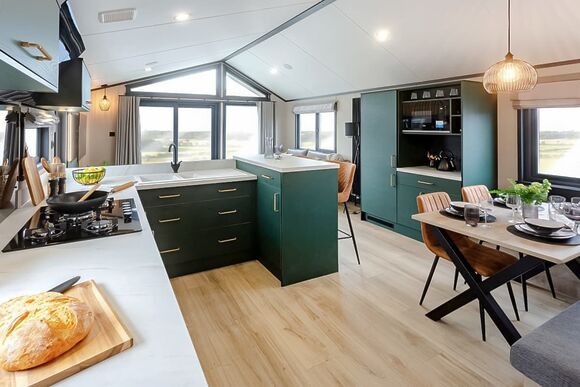 8 Berth Shadow Wood Hot Tub (Pet) - Tattershall Lakes Country Park, Tattershall