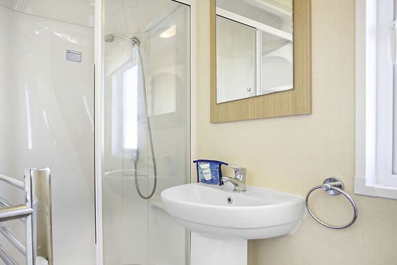 6 Berth Superior Caravan (Pet) - Tattershall Lakes Country Park, Tattershall