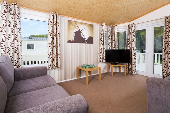 6 Berth Superior Lodge with Hot Tub (Pet) - Tattershall Lakes Country Park, Tattershall