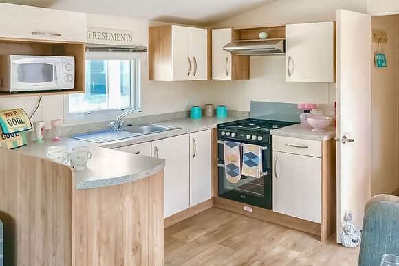 8 Berth Superior Caravan with Hot Tub - Tattershall Lakes Country Park, Tattershall