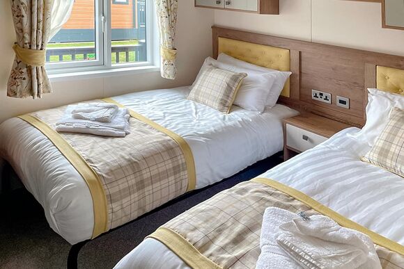 Exclusive Lakeside 6 Caravan with HT Priv Peg - Tattershall Lakes Country Park, Tattershall