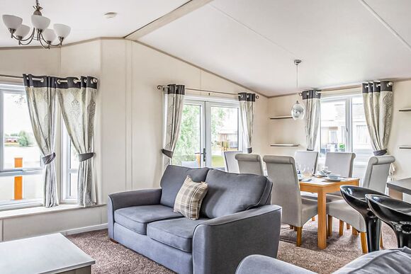 Indulgent 6 Lodge - Tattershall Lakes Country Park, Tattershall