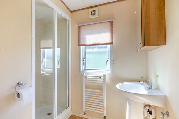 Gold 3 Bedroom Caravan, Sleeps 8 - Torquay Holiday Park, Torquay