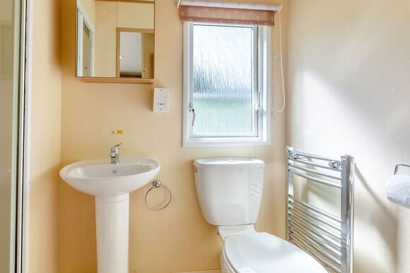 Gold 3 Bedroom Caravan, Sleeps 8 - Torquay Holiday Park, Torquay