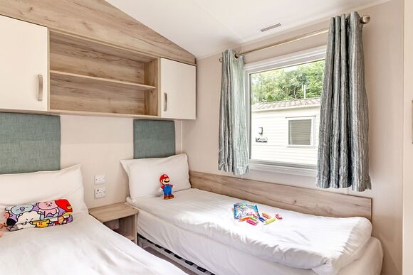 Silver 2 Bedroom Caravan, Sleeps 6 - Torquay Holiday Park, Torquay