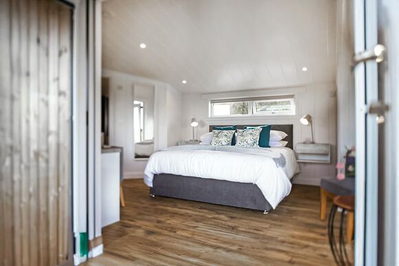 Yew Lodge - The Pond Lodges, Ringford