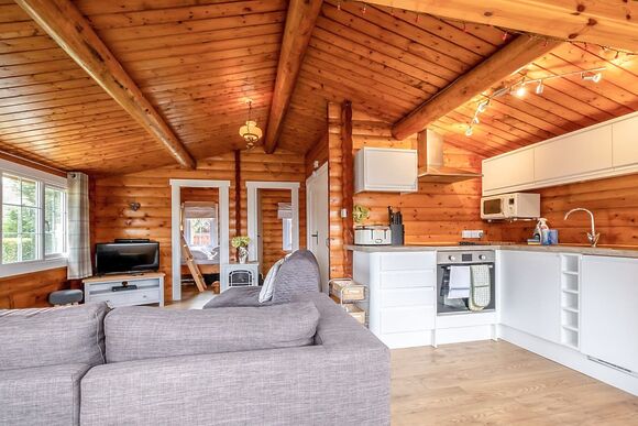 Cabin 15 - Trawsfynydd Leisure Village, Blaenau Ffestiniog