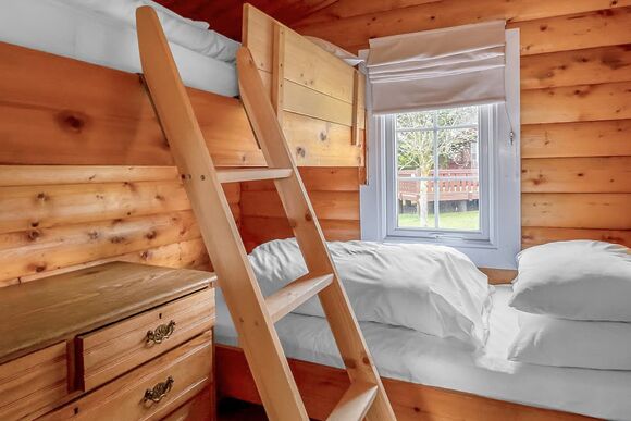 Cabin 15 - Trawsfynydd Leisure Village, Blaenau Ffestiniog