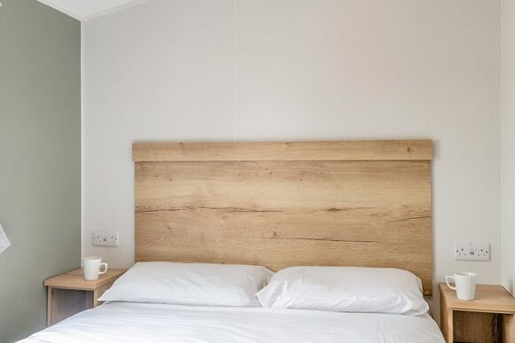 Silver Caravan with parking, ensuite & decking - Trecco Bay, Porthcawl