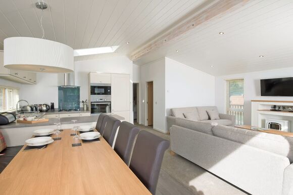 Deluxe 4 Lodge with parking, ensuite & decking - Trecco Bay, Porthcawl