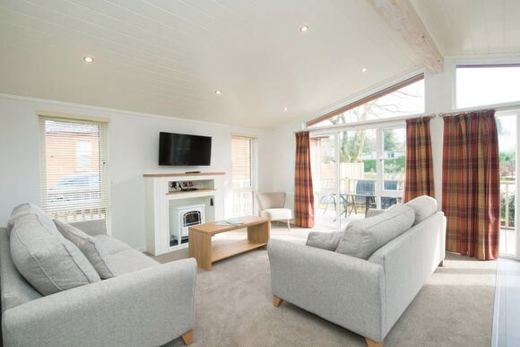 Deluxe 4 Lodge with parking, ensuite & decking - Trecco Bay, Porthcawl
