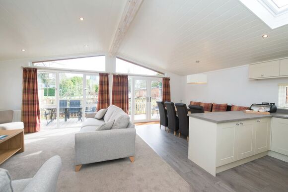 Deluxe 4 Lodge with parking, ensuite & decking - Trecco Bay, Porthcawl