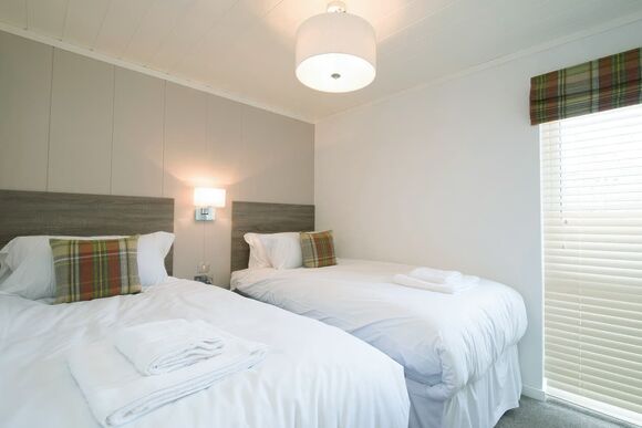 Deluxe 4 Lodge with parking, ensuite & decking - Trecco Bay, Porthcawl