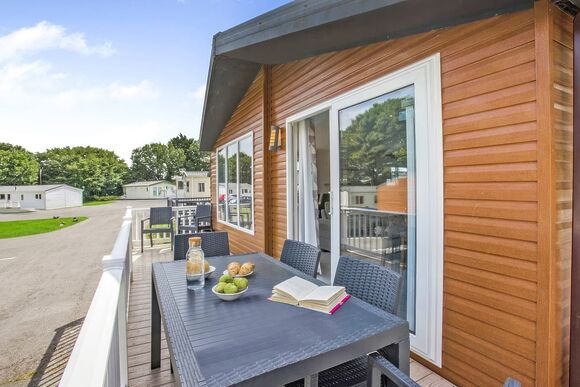 Prestige Lodge with parking, ensuite & decking - Trecco Bay, Porthcawl