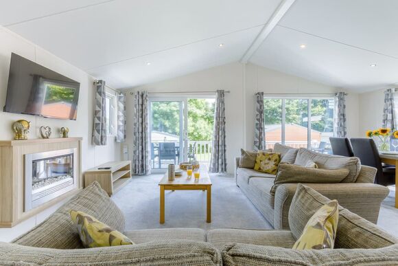 Prestige Lodge with parking, ensuite & decking - Trecco Bay, Porthcawl