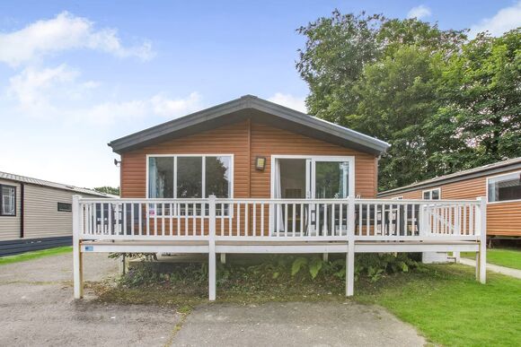 Prestige Lodge with parking, ensuite & decking - Trecco Bay, Porthcawl