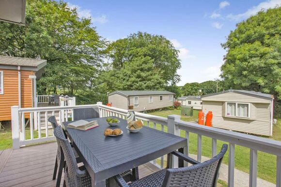Prestige Lodge with parking, ensuite & decking - Trecco Bay, Porthcawl