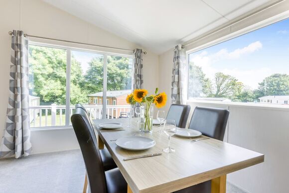 Prestige Lodge with parking, ensuite & decking - Trecco Bay, Porthcawl