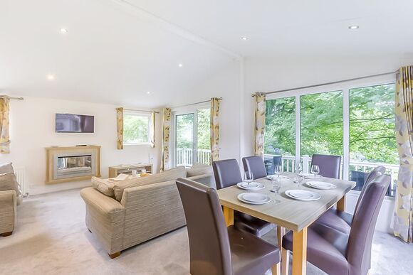 Prestige Lodge slps 8 with parking, ensuite & decking - Trecco Bay, Porthcawl