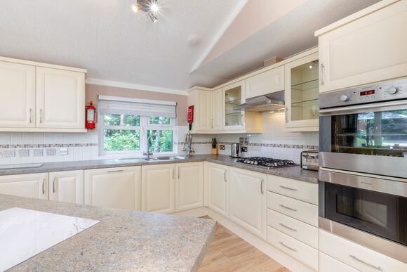 Superior Lodge with parking, ensuite & decking - Trecco Bay, Porthcawl