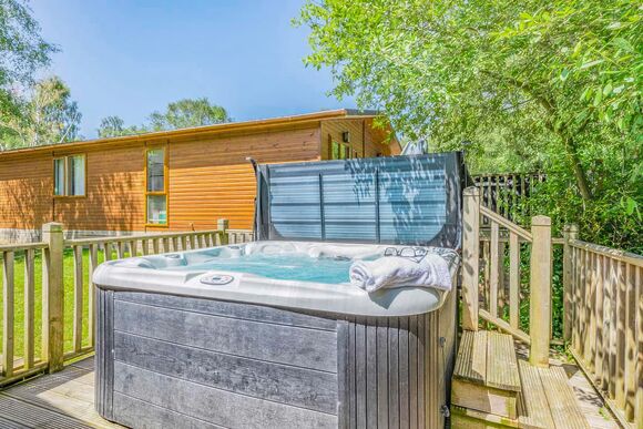 Superior Lodge with parking & decking - Trecco Bay, Porthcawl