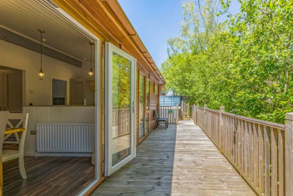 Superior Lodge with parking & decking - Trecco Bay, Porthcawl