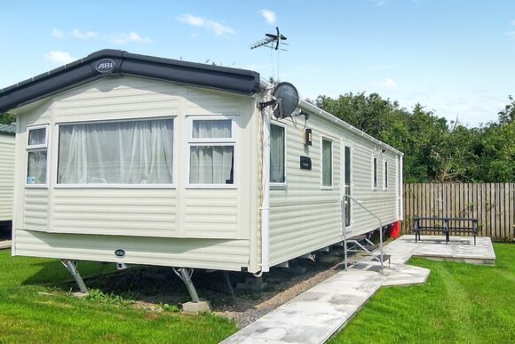 Acorn 3-bedroom Pet Friendly - Trefach Country Club and Holiday Park, Clynderwen