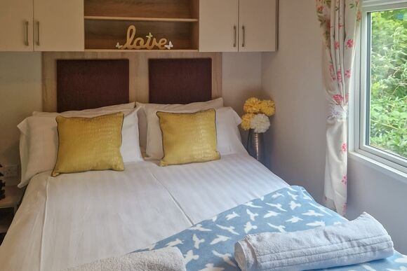 Acorn 3-bedroom Pet Friendly - Trefach Country Club and Holiday Park, Clynderwen