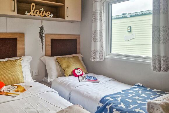 Acorn 3-bedroom Pet Friendly - Trefach Country Club and Holiday Park, Clynderwen