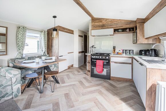 TR 2 Bed Gold Caravan Pet - Trelawne Manor, Looe