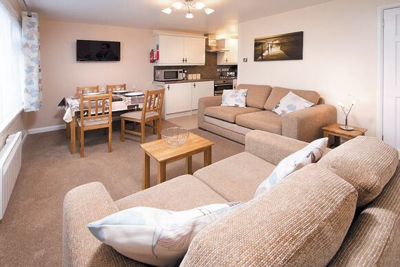TR 2 Bed Gold Apartment sleeps 6 - Trelawne Manor, Looe
