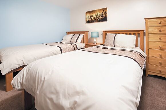 TR 2 Bed Gold Apartment sleeps 6 - Trelawne Manor, Looe