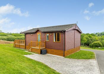 Willow Lodge 2 - Meadow Lakes Holiday Park, Nr St Austell