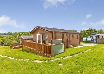 Jasmine Lodge 3 - Meadow Lakes Holiday Park, Nr St Austell