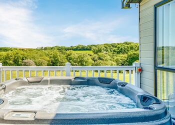 Jasmine Lodge 39 - Meadow Lakes Holiday Park, Nr St Austell