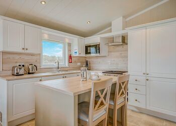 Jasmine Lodge 39 - Meadow Lakes Holiday Park, Nr St Austell