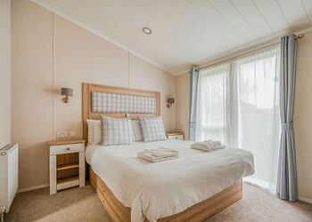 Jasmine Lodge 39 - Meadow Lakes Holiday Park, Nr St Austell