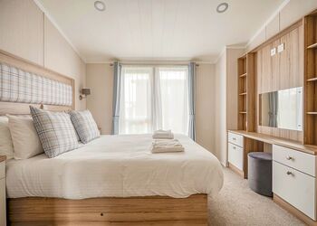 Jasmine Lodge 39 - Meadow Lakes Holiday Park, Nr St Austell