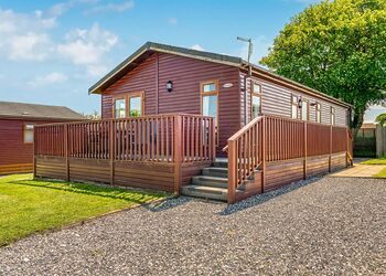 Primrose Lodge 3 Pet - Meadow Lakes Holiday Park, Nr St Austell