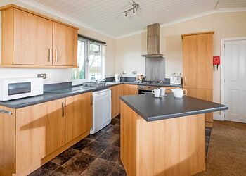 Primrose Lodge 3 Pet - Meadow Lakes Holiday Park, Nr St Austell