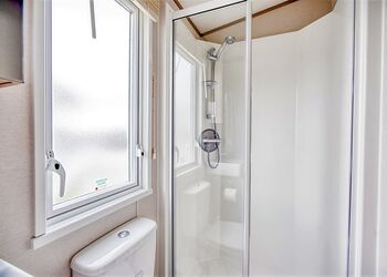 Kingfisher 2 Bed Pet Friendly Hot tub - Meadow Lakes Holiday Park, Nr St Austell