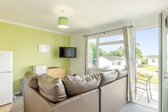 Garden Cottage 2 - Meadow Lakes Holiday Park, Nr St Austell