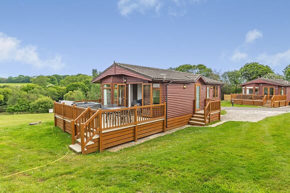 Willow Lodge 2 - Meadow Lakes Holiday Park, Nr St Austell