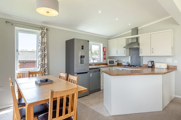 Jasmine Lodge 3 - Meadow Lakes Holiday Park, Nr St Austell