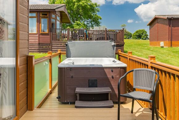 Jasmine Lodge 3 - Meadow Lakes Holiday Park, Nr St Austell