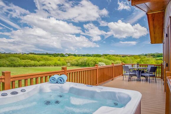 Willow Lodge Pet - Meadow Lakes Holiday Park, Nr St Austell