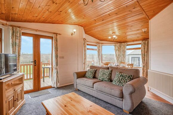 Willow Lodge Pet - Meadow Lakes Holiday Park, Nr St Austell