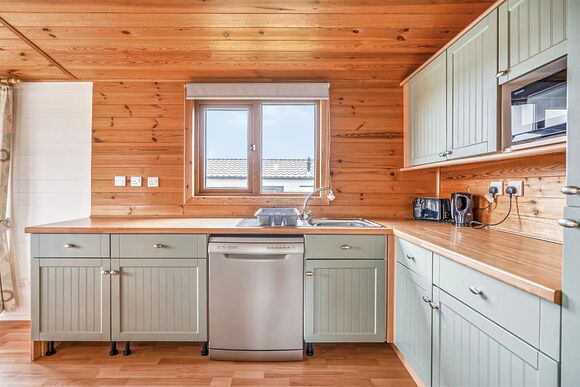 Willow Lodge Pet - Meadow Lakes Holiday Park, Nr St Austell